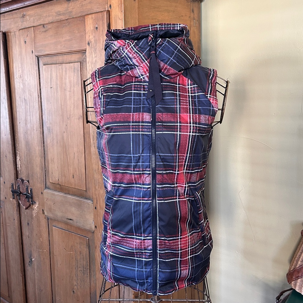 Lululemon The Fluffiest Vest Reversible Navy Plaid Down Quilted Vest Size 6 EUC